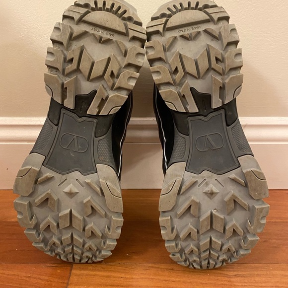 Authentic Valentino Sneakers - Picture 6 of 6